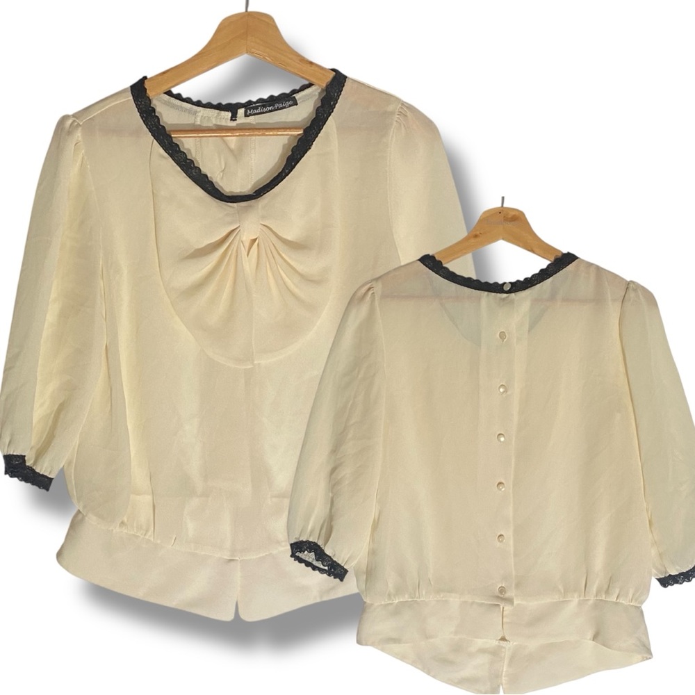 MADISON PAIGE Bow-Front Lace Detailed Button-Back Ivory Blouse
